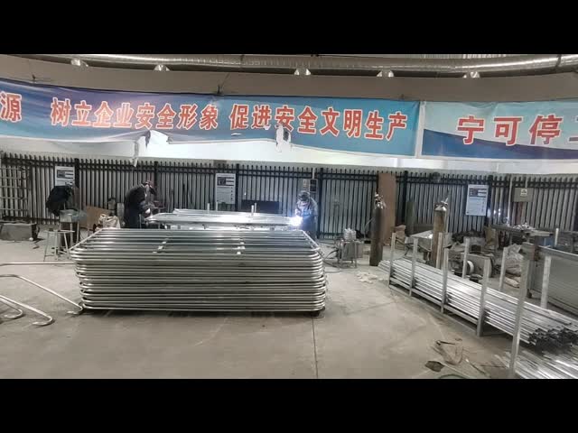 Length 2.1m Height 1.8m Galvanized Livestock Panels For Horse Fence 6 Rails