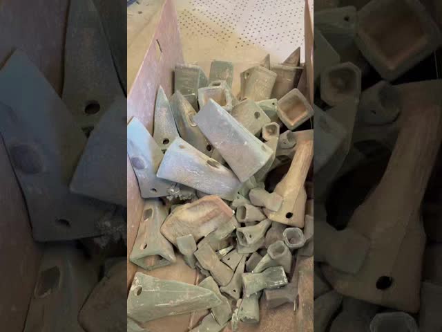 Alloy Steel Kobelco SK230 Excavator Bucket Teeth with Wood Cases Packaging for Durable Digging Performance
