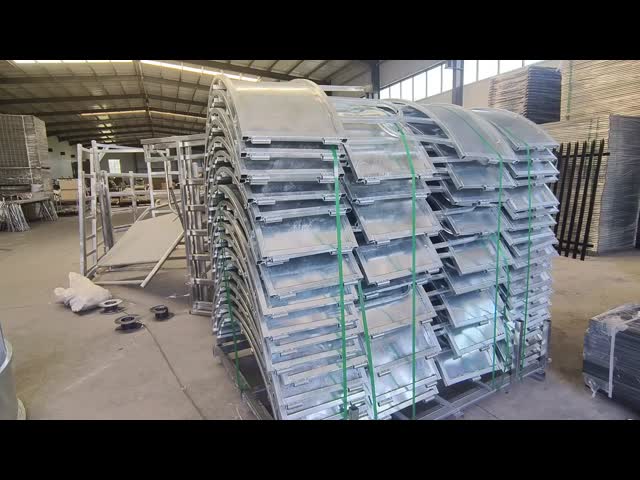 Galvanized Steel Metal Hay Bale Holder For Cattle Hay Feeder With Roof
