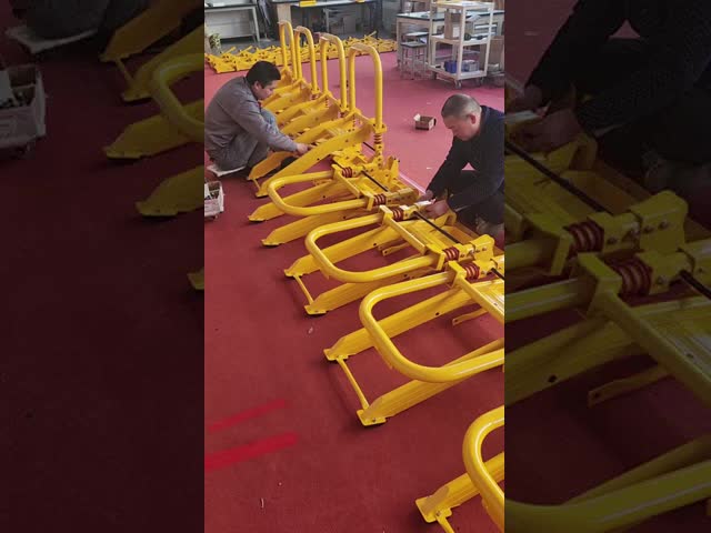 Narrow Low Speed Road Portable Vehicle Barricades Aluminum Alloy