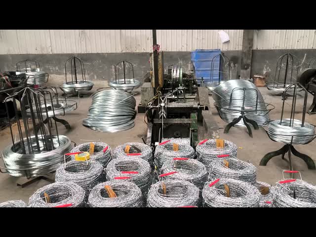 1.6mm 1.7mm Barbed Wire Chain Link Fence Forest Chain Link Barbed Wire