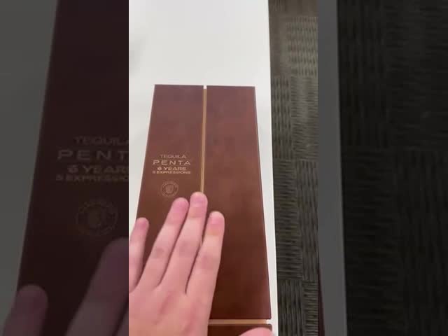 Soft Touch Matte Black Wine Packaging Box Custom Rigid Paper Clamshell Cover Foldable Box