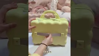 14-inch lightweight portable travel suitcase, convenient bag storage, cosmetic case, can be hung on luggage.