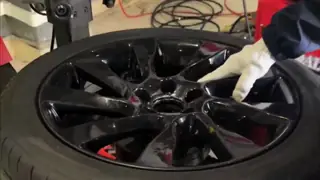 Roadbuck V7110 Central-Locking Tire Changer for Efficient Wheel Changes