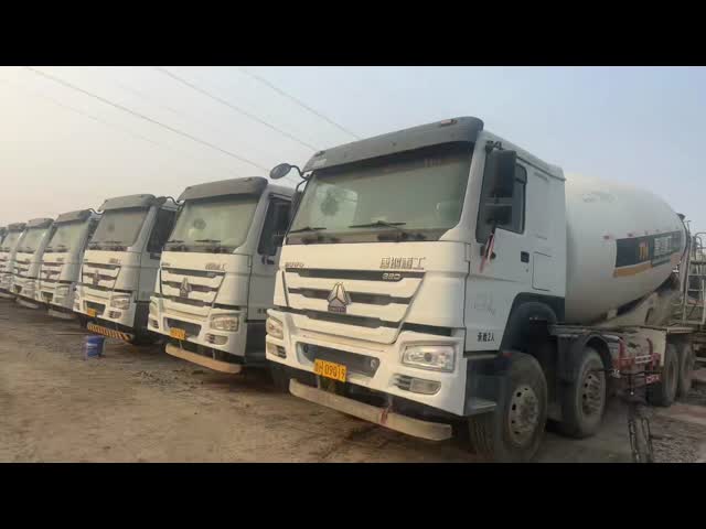 Howo 8x4 Used Ready Mix Trucks ZZ5317 Used Volumetric Concrete Mixer