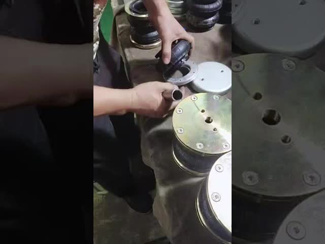 2B6X6 Double Convoluted Rubber Air Spring Design H. 144.6 MM Pneumatic Air Bag