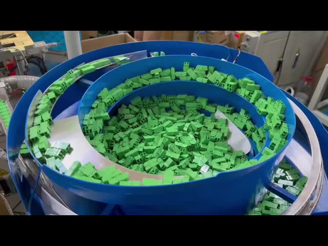 Green SM LC/APC Duplex Fiber Optic Adapter with Inner Shutter 0.2 dB Insertion Loss and 500 Cycle Durability