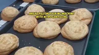 2.5KW Packer Flow Pillow Packaging Machine For Baked Donuts With Nitrogen Filling