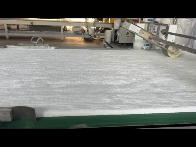 1430C 96KG 128KG Ceramic Fiber Blanket 2300F 2600F Double Needle Alumina Silicate Blanket