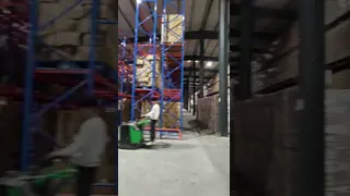 China Stackable Galvanized Storage Foldable Wire Mesh Container With Optional Wheels supplier