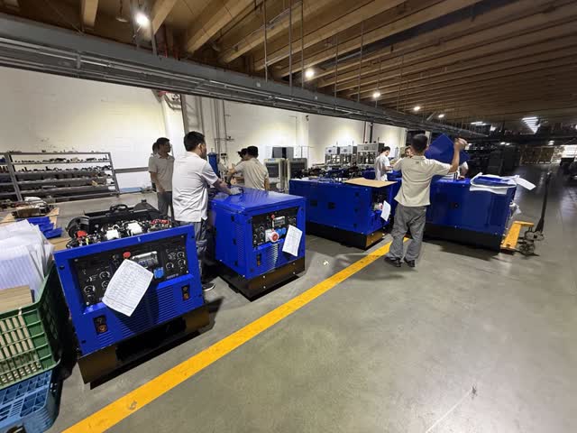 GENWELD LWG600A Pipeline Welding Machine with 4-Cylinder Air-Cooled Engine and AC230V/4Kw Generator Output for Robust Performance