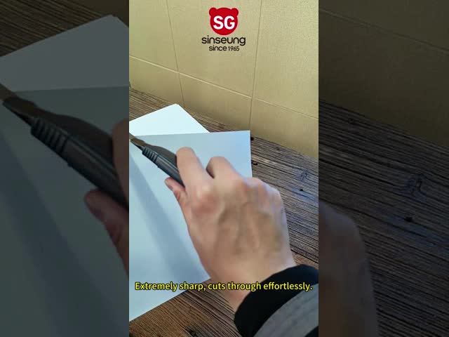 18mm Utility Knives Featuring High Carbon Steel Blade Material ABS Alloy SK2 Blade Suitable for Heavy Duty Cutting Tasks