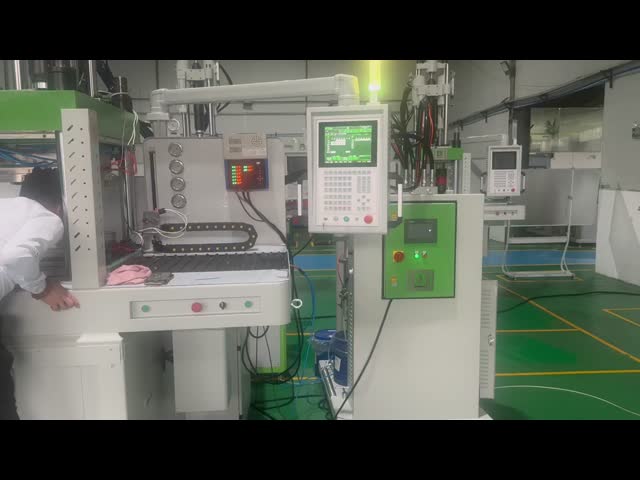 Liquid Vertical Injection Molding Machine With Double Sliding Board