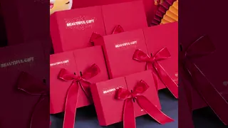 China Oil Painting Style Gift Packaging Bags Clothing Store Gift Bags Custom Printed Paper Bags Wholesale supplier