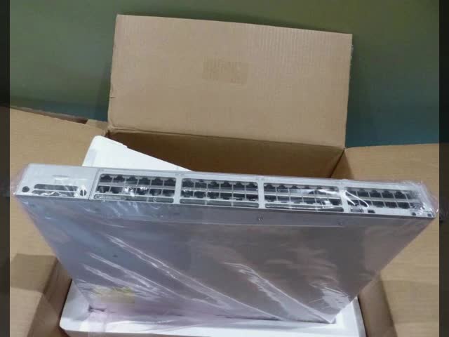 C9300-48P-E, Cisco Catalyst 9300 Switch, 48x1G PoE+/Modular uplinks/Network Essentials