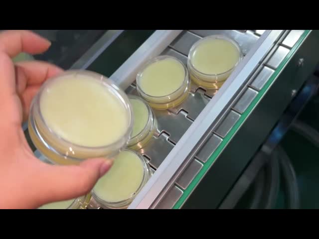 Automatic vaseline and deodorant hot filling machine for cosemetics products