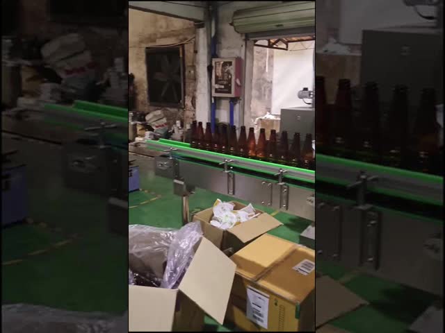 Automatic Hot Shrinking Sleeves Machine with 2 Shooting Station and Hollow-Blow Designed Furnaces for Bottle Labeling