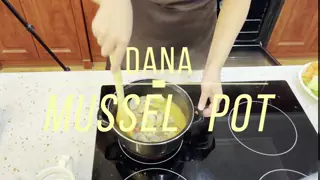 Handmade Round Enamel Steel Cooking Pot With Two Handles Serve Seafood Paella Pan