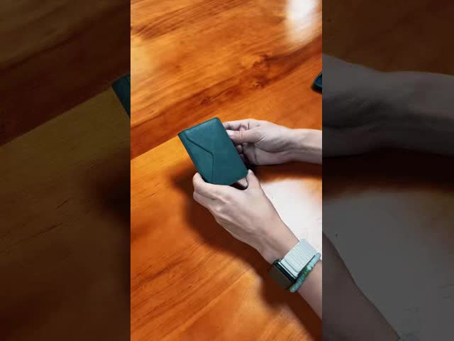 6 Cards Magsafe Card Wallet With Built In FINDMY Kickstand Function