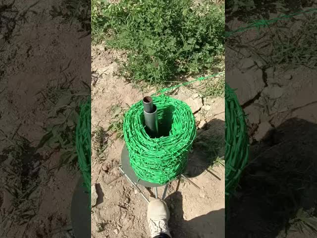 Traditional Twist Barbed Wire 1.4mm-2.0mm PVC Coated Security Fencing