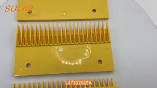 Yellow Plastic Escalator Comb Plate with 22 Teeth and Safety Trigger for Moving Walkway Spare Parts