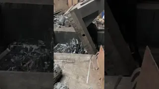 Double Shaft Shredder with Double-Screw Design PLC Control and Hydraulic Power for Plastic Bottle Recycling