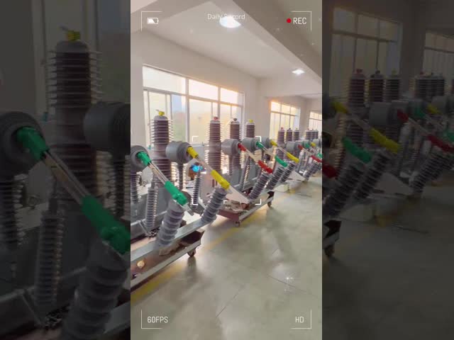 Outdoor Vacuum Circuit Breaker Medium Voltage / High Voltage IEC Standard