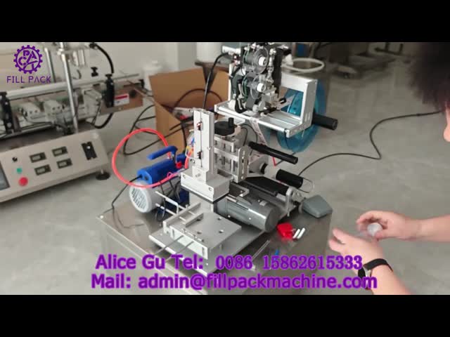Adhesive Sticker Bottle Labeling Machine 1800BPH Semi Automatic For Square Bottle 3 Sides