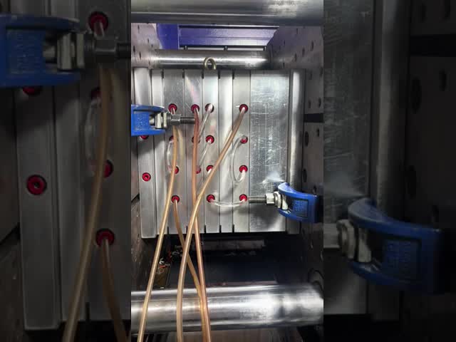 OEM Plastic Liquor Bottle Cap Mould Polishing Surface 300000-500000 Shots