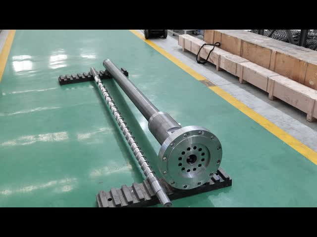 Single Screw Extruder Screw Barrel with 20mm-200mm Screw Diameter HV900-1100 Barrel Hardness and Nitrided Surface Treatment
