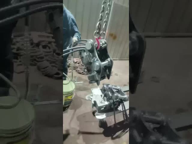 Swingable Fully Automatic Quick Hitch with Customizable Parameters for Excavators