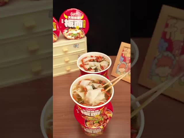 Little Spicy Instant Non Fried ANHUI Flat Noodles With Stewed Beef Flavor wide noodles