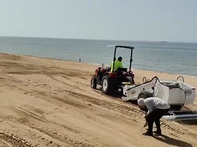 HANDSOMER 1400 / 55.1 inch clean width  Beach cleaner