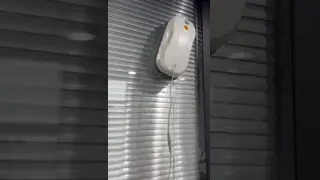 Smart Automatic Window Cleaning Robot, Anti-Fall Safety Design, Dual-Sided Glass Cleaner, Quiet Home Use for All Corners