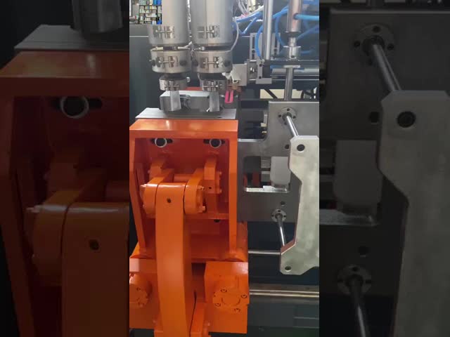 1L 2L Extrusion Blow Molding Machine PP Small Pet Bottle Blowing Machine