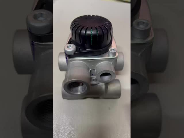 The core safety component of the braking system: Knorr differential pressure relay valve for Yutong and King Long buses | Part number: K158597