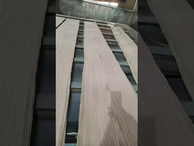 White Oak Crown Cut Veneer Sheets with Good Flexibility and Up To 2440mm Length for Elegant Interior Design