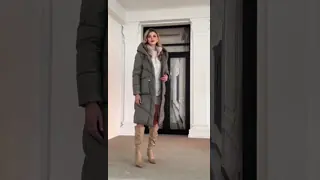 China Windproof Protection Solid Pattern Type Real Fox Fur Jacket With Multiple Pockets supplier