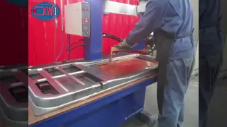 Das Punktschweißen des rostfreien Rahmens mit dem Kipphebel-Punktschweißgerät