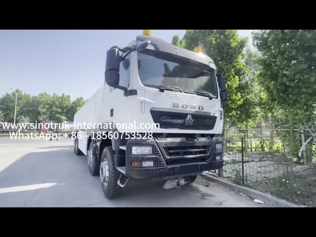 HOWO 8X4 Petroleum Oil Storage Tank Fuel Delivery Truck 35CBM Two Warning Lights With pipe gun