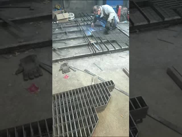 Q235 Low Carbon Steel Trench Drain Metal Grate , 3 - 10mm Drain Grate Cover