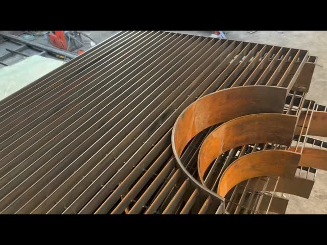 Industrial Hot Dip Galvanized Steel Grating Stair Treads with Non-Slip Nosing and Customizable Sizes