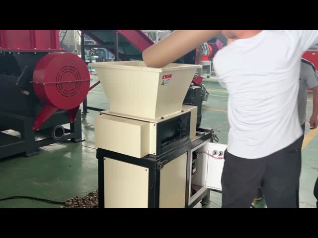 Double Shaft Shredder Machine with Low Speed High Torque for Plastic Recycling and 500-2000 kg/hour Capacity