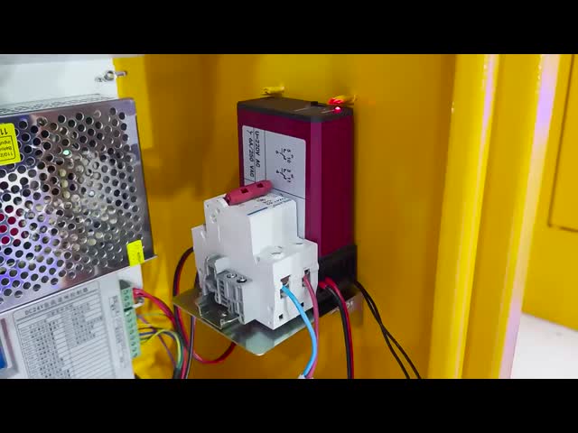 Single Channel Inductive Loop Detector with 20 kHz to 170 kHz Frequency and Automatic Calibration for Vehicle Detection