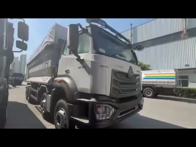 SINOTRUK HOWO NX Cab Tipper Dump Truck 380HP 6X4 A Warning Light With A Tarpaulin