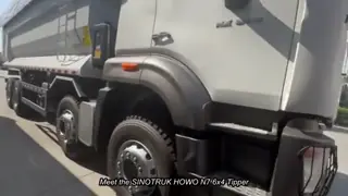 SINOTRUK HOWO NX Cab Tipper Dump Truck 380HP 6X4 A Warning Light With A Tarpaulin