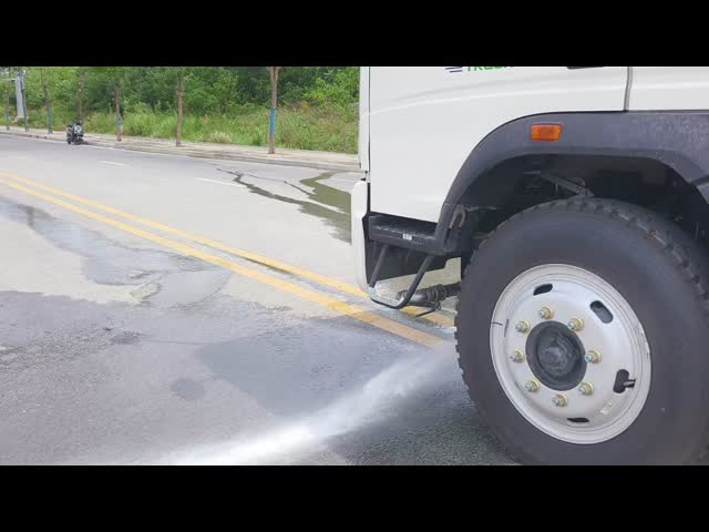HOWO 10000L Capacity Water Sprinkler Truck with High-Pressure Water Jet and Independent Gasoline Engine