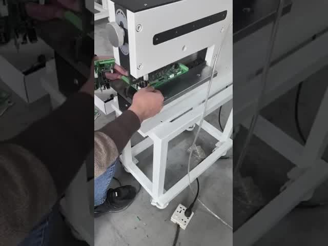 Pneumatic PCB depaneling machine